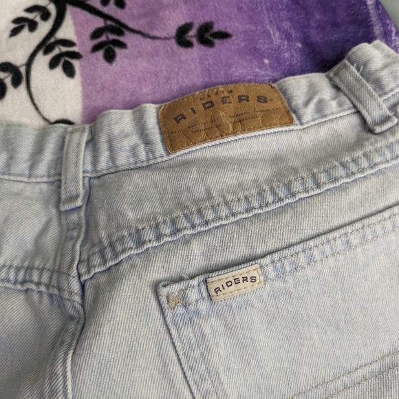 Lot of 2 Ladies Rider Brand Denim Shorts. Khaki color and Lt Blue.. Sz. 16.. - Picture 6 of 8